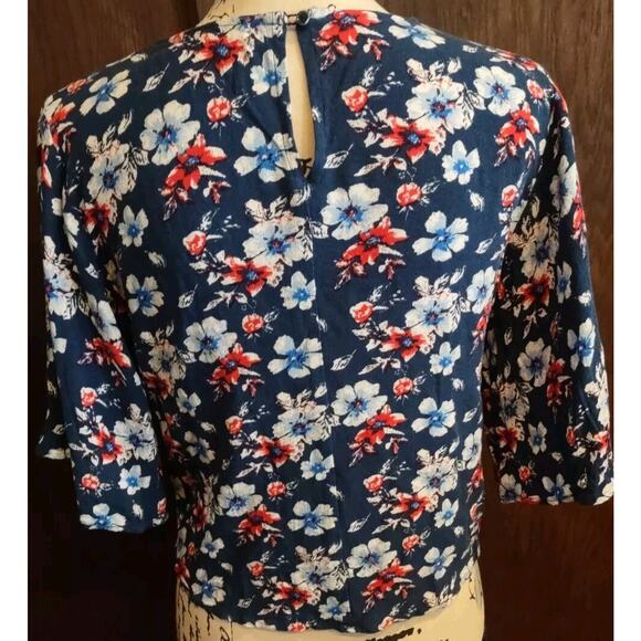 Half sleeve Size Large Floral Crop Top Flutter Sleeves Blue White Red Tie Front - Picture 2 of 5